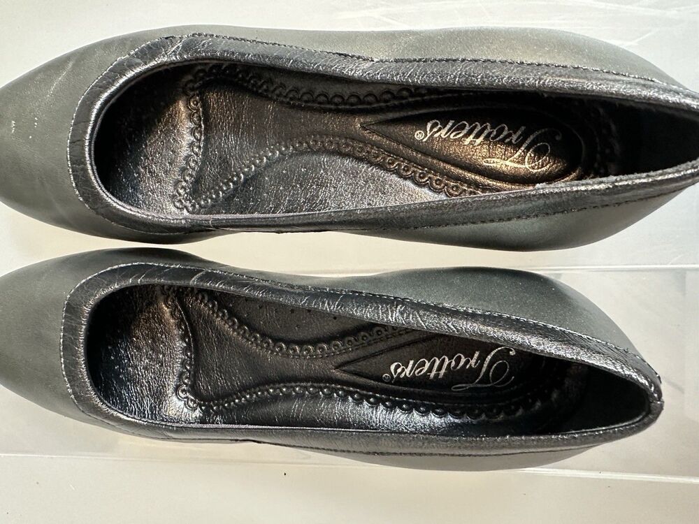 VGC Trotters Pewter Leather Low Heel Women’s 8.5 Wide 1 inch Block Heel - Picture 3 of 9
